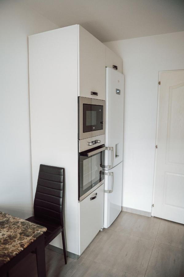 Adrian Home, Central Πλοέστι Εξωτερικό φωτογραφία