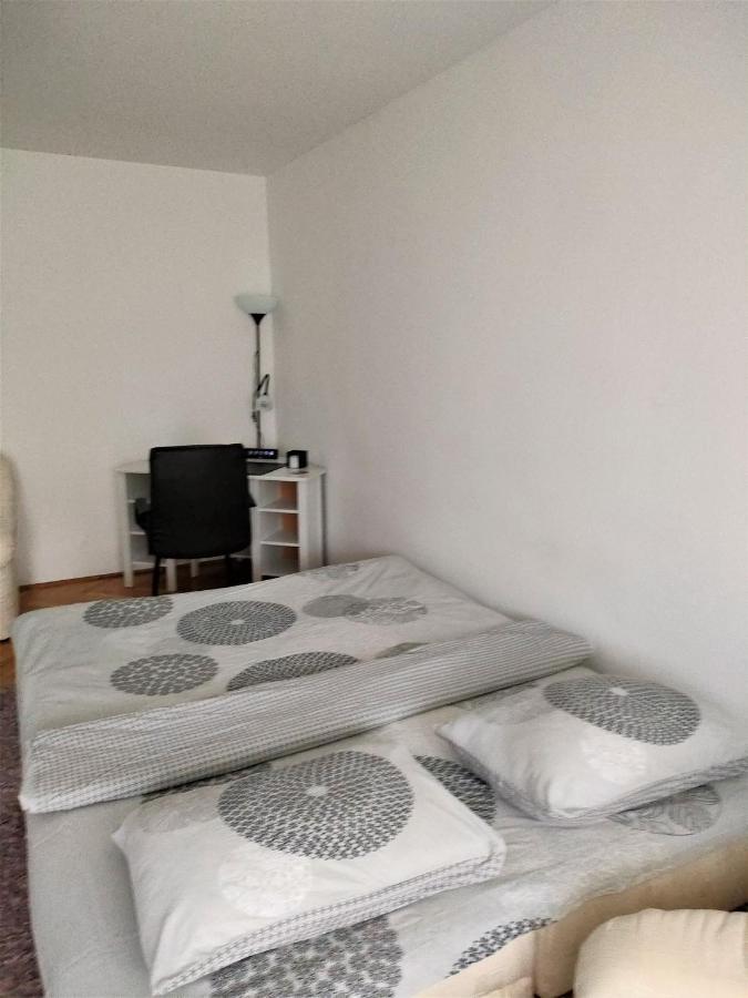Adrian Home, Central Πλοέστι Εξωτερικό φωτογραφία