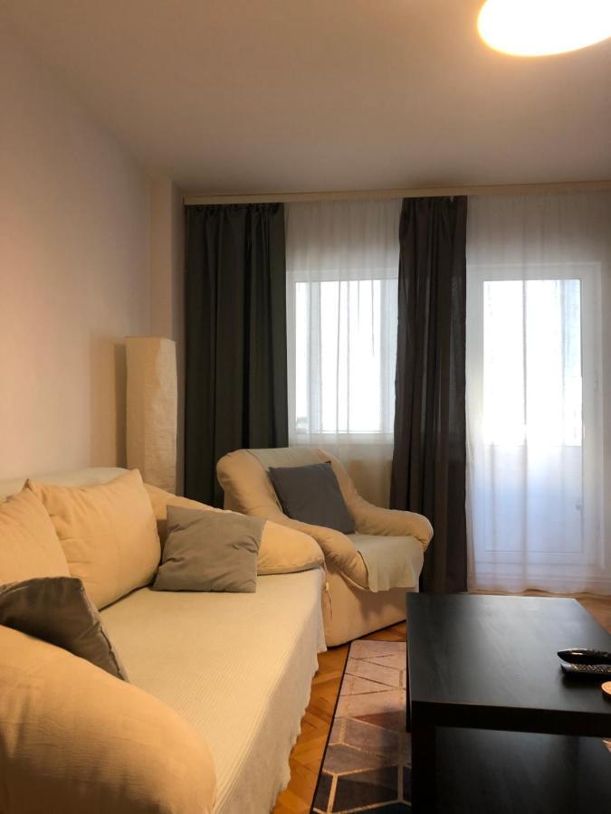 Adrian Home, Central Πλοέστι Εξωτερικό φωτογραφία