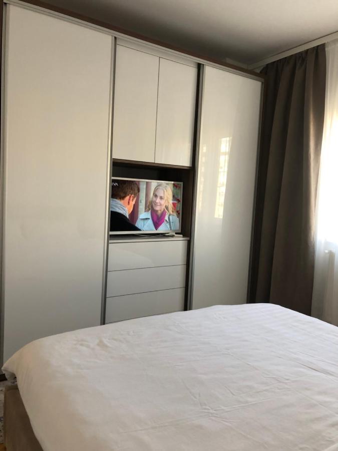 Adrian Home, Central Πλοέστι Εξωτερικό φωτογραφία