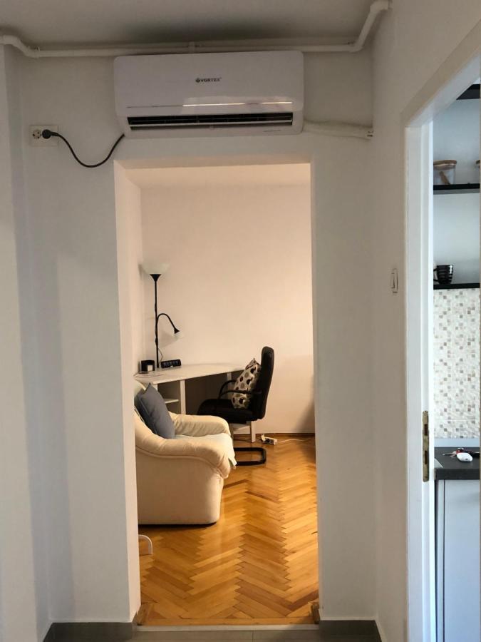 Adrian Home, Central Πλοέστι Εξωτερικό φωτογραφία
