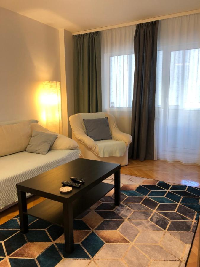 Adrian Home, Central Πλοέστι Εξωτερικό φωτογραφία