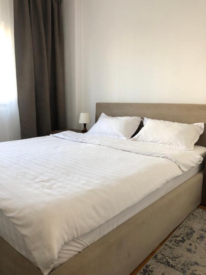 Adrian Home, Central Πλοέστι Εξωτερικό φωτογραφία