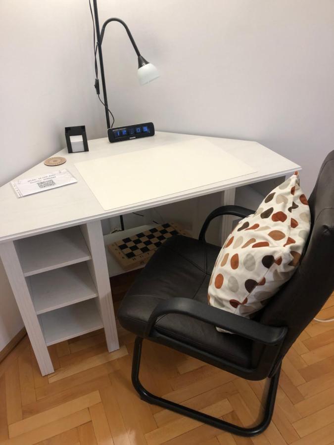 Adrian Home, Central Πλοέστι Εξωτερικό φωτογραφία