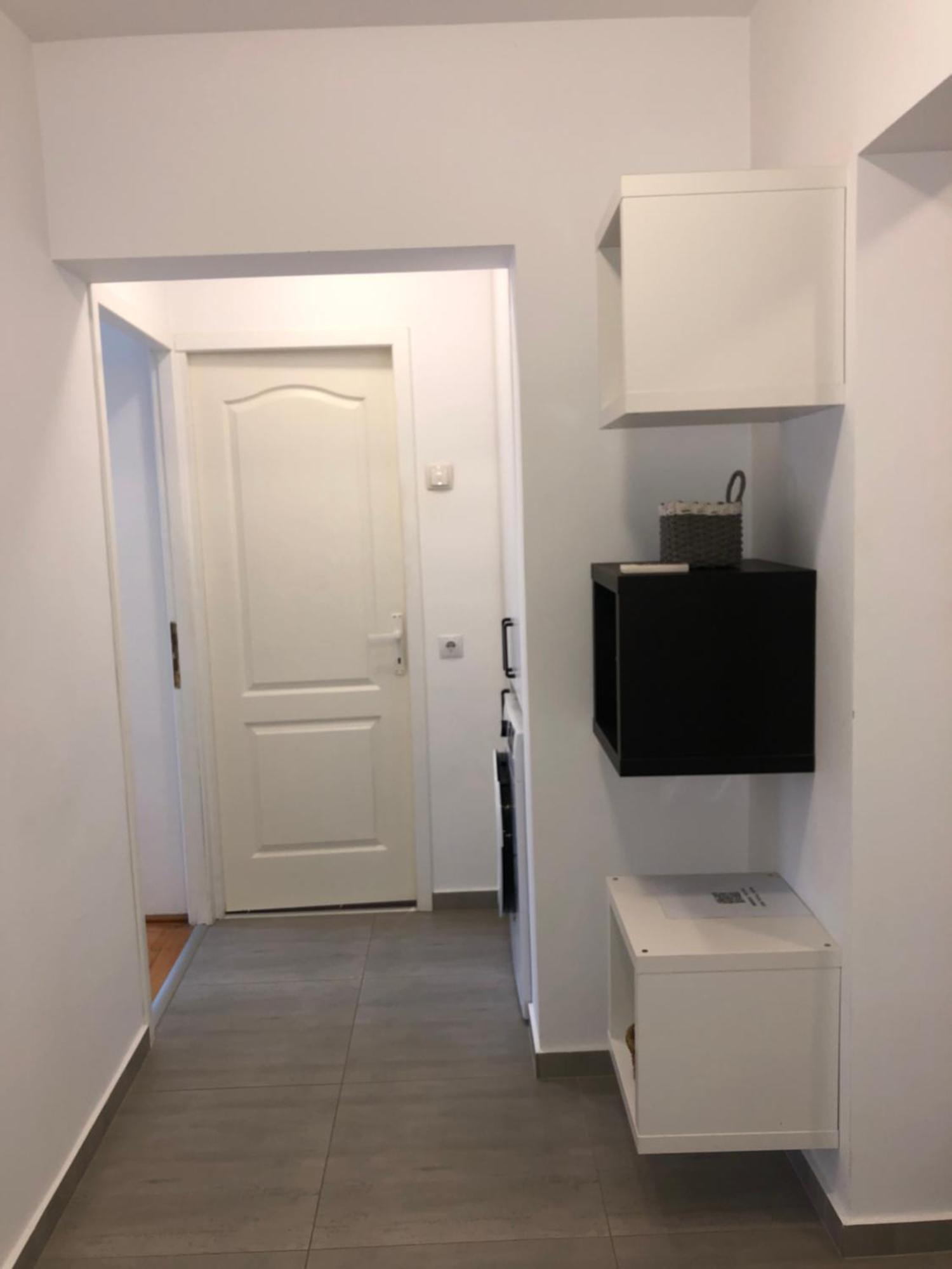 Adrian Home, Central Πλοέστι Εξωτερικό φωτογραφία